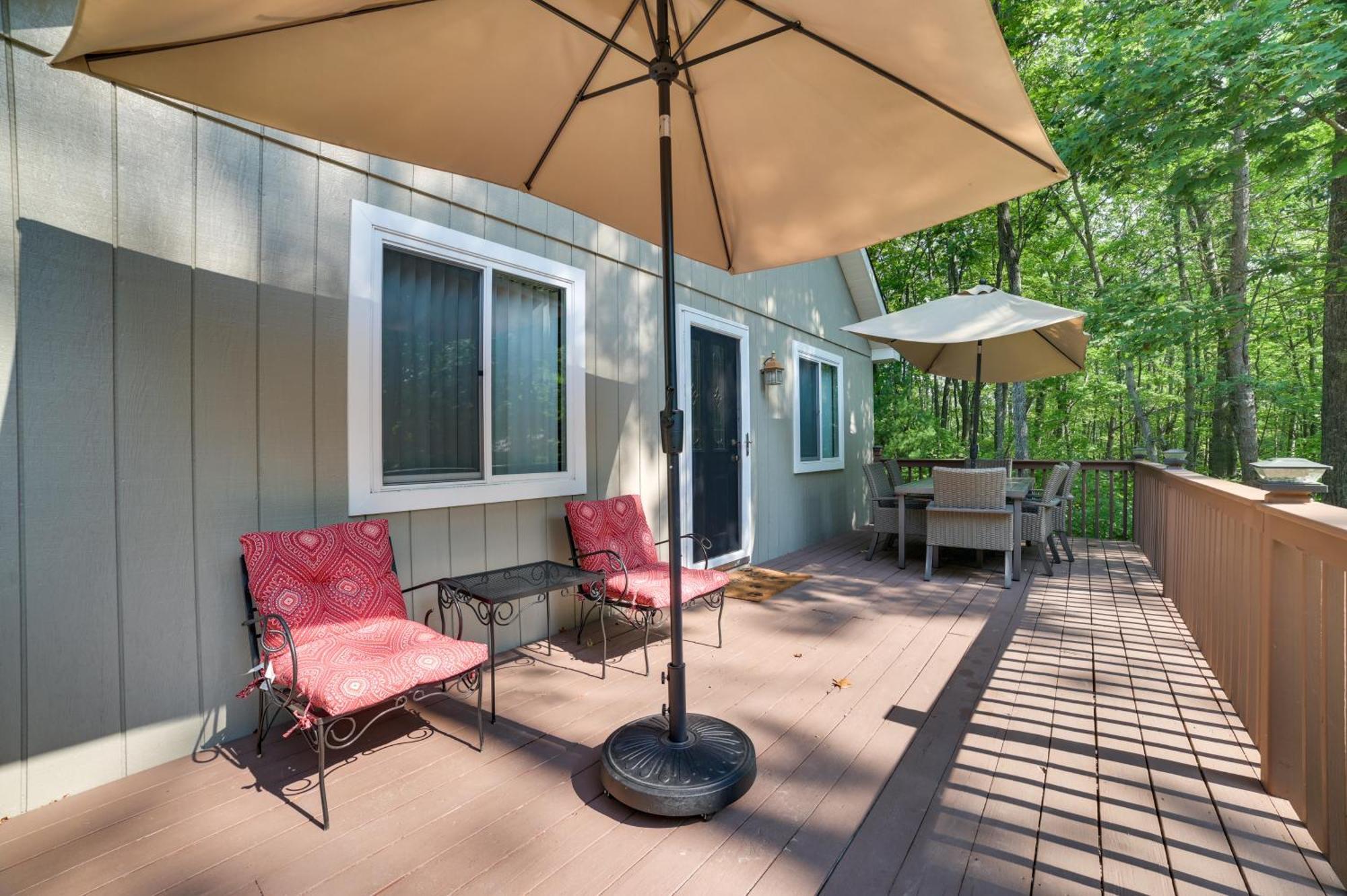 Roscommon Retreat With Deck About 1 Mile To Higgins Lake المظهر الخارجي الصورة